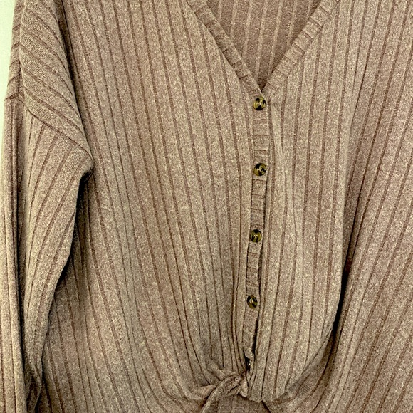 Burgundy Long Sleeve Button up semi Cropped Blouse - M - Picture 3 of 3